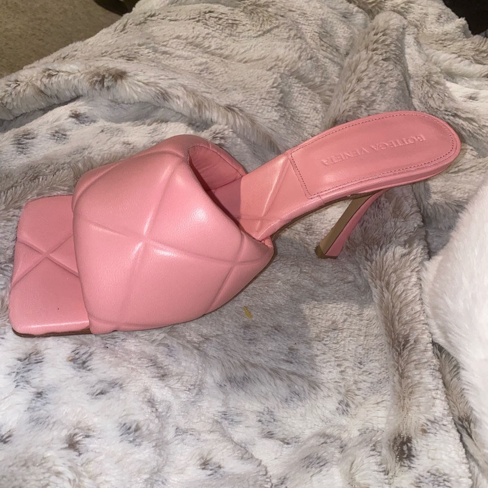 Right shoe Bottega Veneta Lido Shoe